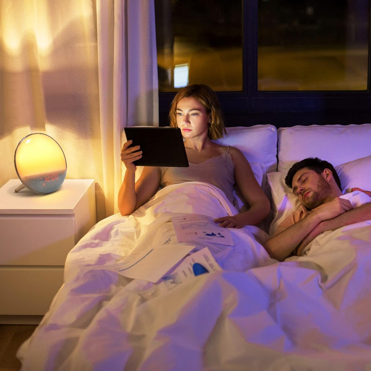Defurhome Wake Up Licht Lichtwecker - Radiowecker Sonnenaufgang Sonnenuntergang mit Dual Wecker, 7 Farben Licht,7 natürlichen Sounds & FM Radio & Snooze Funktion für Erwachsene & Kinder [Energieklasse G]